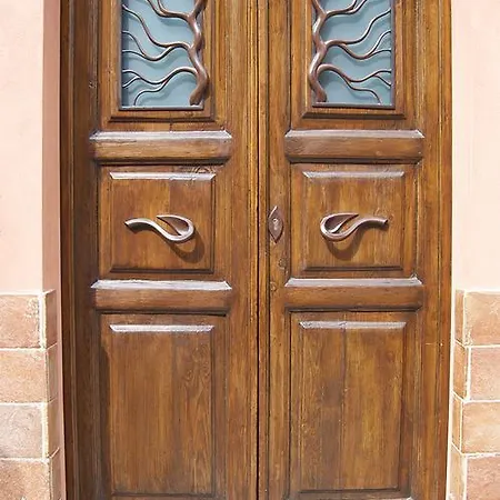 Rosso Mattone: Casa In Centro Storico Fano
